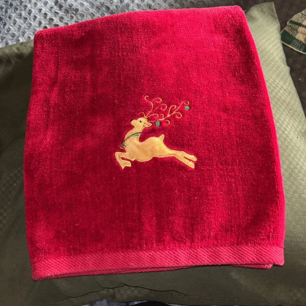 Vintage Red Christmas Towel Set with Gold Reindeers